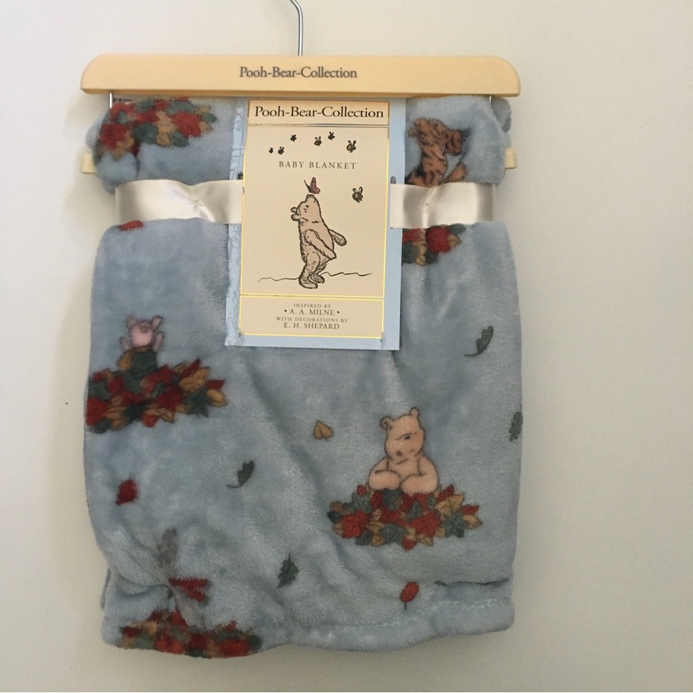 NEW Baby Blanket Lightweight Winnie the Pooh Autumn Leaves Pooh Bear Collection